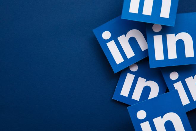 How do you filter users with overseas phone numbers on LinkedIn?